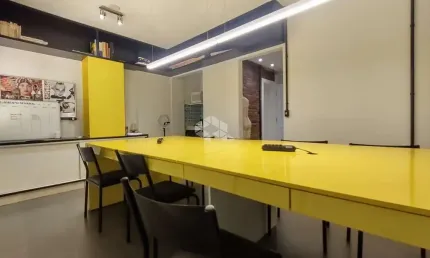 SALA COMERCIAL NO CENTRO DE FLORIANÓPOLIS COM ESTRUTURA COMPLETA E LOCALIZAÇÃO PRIVILEGIADA