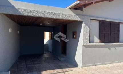CASA COM QUINTAL NO ESTREITO COM 2 QUARTOS SENDO 1 SUÍTE PRONTA PARA MORAR