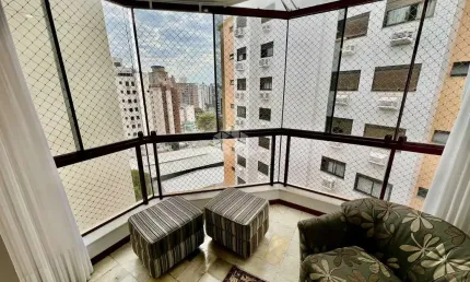 COBERTURA COM 4 QUARTOS SENDO 2 SUÍTES 2 VAGAS DE GARAGEM E VISTA PANORÂMICA NO CENTRO DE FLORIANÓPOLIS