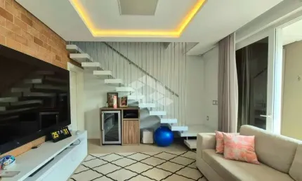 CASA COM 3 QUARTOS SENDO 1 SUÍTE PISCINA VISTA MAR E SACADA COM CHURRASQUEIRA NO ABRAÃO FLORIANÓPOLIS