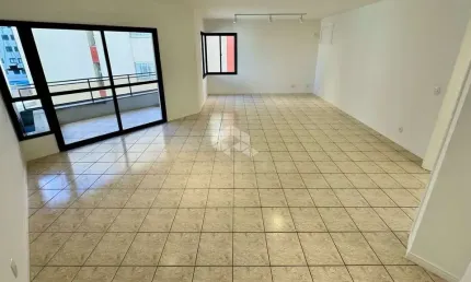 APARTAMENTO COM 4 QUARTOS SENDO 2 SUÍTES 3 VAGAS SACADA COM CHURRASQUEIRA E LAZER NO CENTRO DE FLORIANÓPOLIS