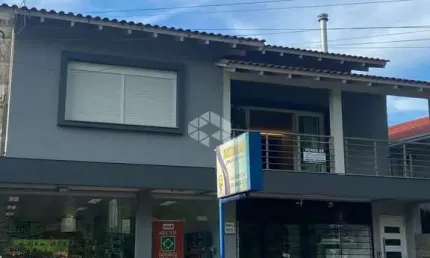 Ampla casa com piscina no Centro de Boa Vista do Sul