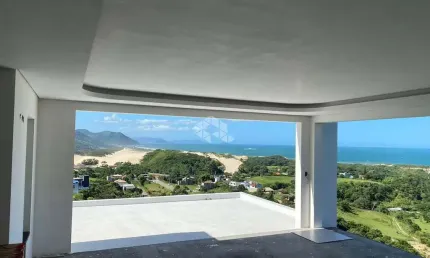 Casa à venda em Garopaba com vista Panorâmica Permanente.