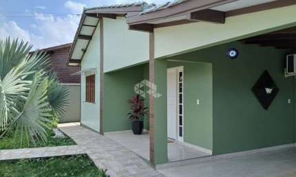 Casa com 04 quartos, 03 vagas de garagem e 222 M2, em IBIRAQUERA, no Alto Arroio.