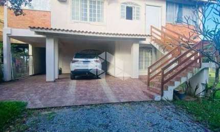 Excelente oportunidade de uma casa  com 05 suítes ,muito bem localizada na Praia do Rosa