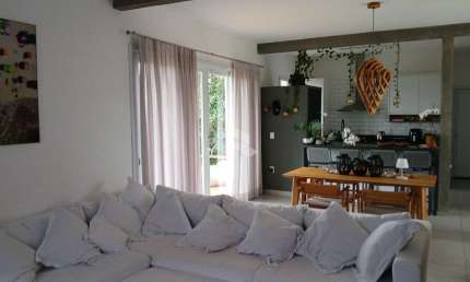 CASA  ALTO PADRÃO EM CONDOMÍNIO FECHADO PROXIMO AO SURFLAND