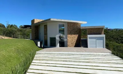 Casa na Praia da Silveira, 3 Suítes, alto padrão , vista Panorâmica da Lagoa e Mar.