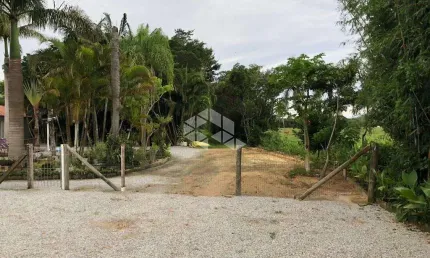 Terreno á venda em Garopaba com 1.800 m2, na Encantada.