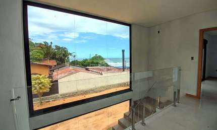 Casa à venda na Praia do Siriú em Garopaba com vista para o mar