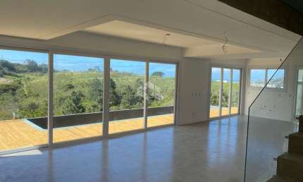 Casa à venda de Alto Padrão no bairro Ferraz, em Garopaba