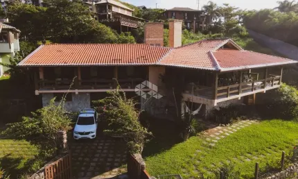 Casa à venda  Pé na areia na praia da Vigia, com vista Panorâmica do mar e toda baia de