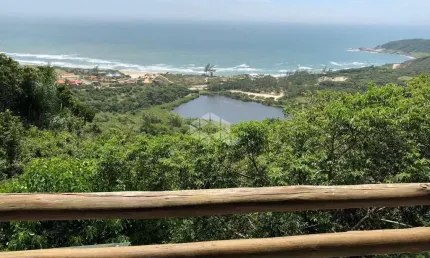 CASA À VENDA NA PRAIA DO ROSA COM 300M2 DE FRENTE PARA O MAR