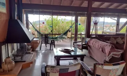 Casa com 5 quartos, 3 vagas e 225 m² privativos no Condomínio Mar Azul - bairro Morrinhos - Garopaba SC