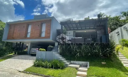 Casa à venda com 3 dormitórios, 2 vagas, 388 m², no Condomínio Mar Azul, bairro Morrinhos em Garopaba SC