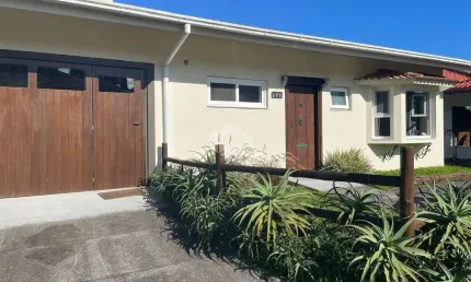 Casa com 2 quartos, 2 vagas, 360 m² de área total, no jardim panorâmico em garopaba sc