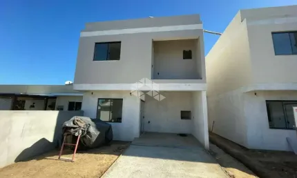 Casa com 2 dormitórios (suítes), 2 vagas, com 86,82 m² de área construída no bairro Encantada em Garopaba SC