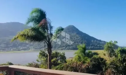 Área com 25.679,83 m² com linda vista para lagoa, dunas e o mar, no Macacu em Garopaba-SC