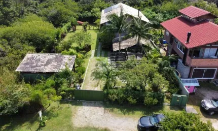Casa em Imbituba, 200 metros quadrados, localizada no Centro da Vila de Ibiraquera