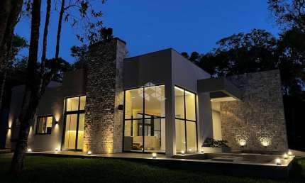 Casa 3 dormitórios, 420m ² privativos, no Condomínio Fechado Golf Club em Gramado