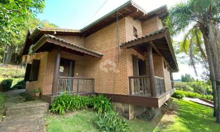 Casa 4 dormitórios, 280m² privativos, no Vale dos Pinheiros em Gramado