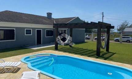 Casa 3 dormitórios, 153,18m² privativos, na Praia Noiva do Mar, a 100 metros da praia