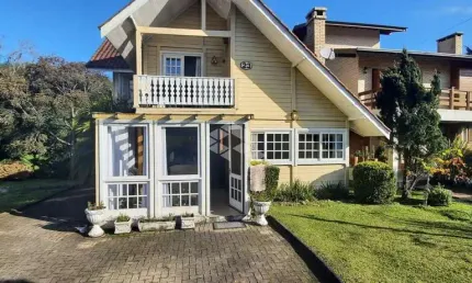 Casa com 208m² privativos no Condomínio Quinta da Serra, Centro de Canela