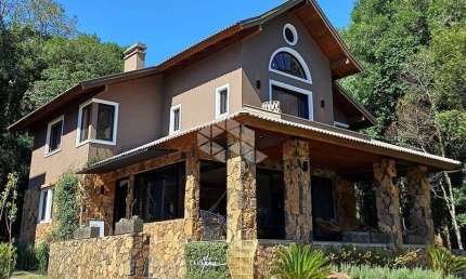 Casa 04 dormitórios, 292m² privativos, no Saint Moritz, em Gramado