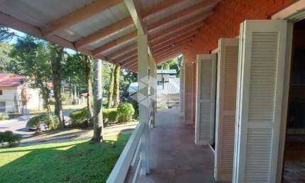 Casa 04 dormitórios, 250m² privativos, no Bairro Planalto