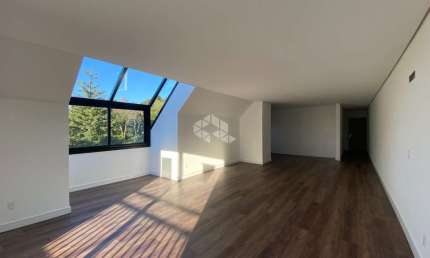 Apartamento com 3 dormitórios, 150,00m² privativos, 1 vaga, no Centro de Gramado