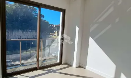 Apartamento 2 suítes + lavabo, com 75,35m², no Centro de Gramado, a poucos metros da Rua Coberta
