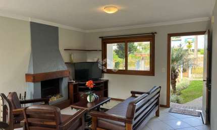 Casa com 4 dormitórios, semimobiliada, 156,00m², em Canela.