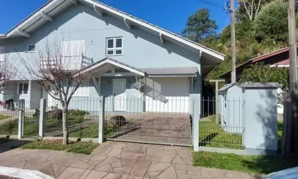 Casa 3 dormitórios cerca 200 m² com 02 apartamento de 01 dormitorio próximo ao lago negro em gramado