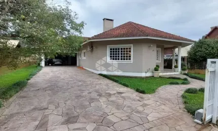 Casa 4 dormitórios, 238m² privativos, 2 vagas, no Jardim Bela Vista