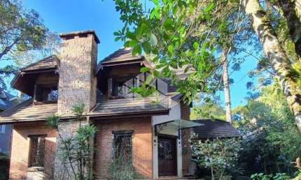 Casa 3 dormitórios, 337m² privativos, na Vila Suzana, em Canela