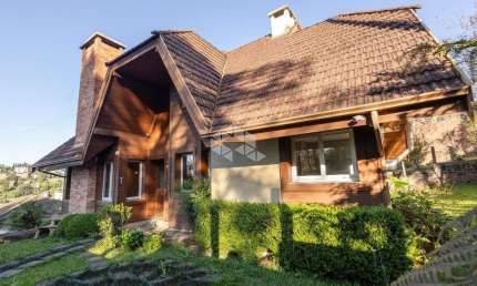 Casa com 200m² privativos no Vale das Colinas em Gramado