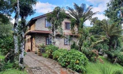 Casa 3 dormitórios com 120m² no Condomínio Lagos de Gramado