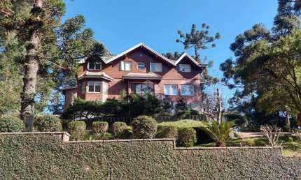 Casa 5 dormitórios/suítes, 700m² privativos, 5 vagas de garagem, no Bairro Planalto