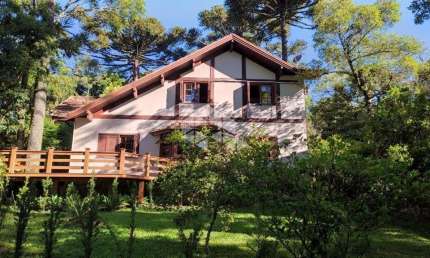 Casa 4 dormitórios, 200m² privativos,  no Bairro Planalto