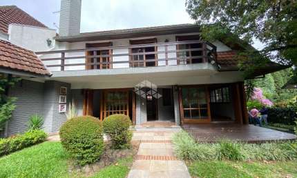 Casa 3 dormitórios, 198m² privativos, no Bairro Bavária, um dos mais valorizados de Gramado