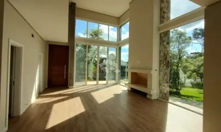 Casa 3 dormitórios (suítes), 300m² privativos, no Condomínio Altos Pinheiros, no Centro de Canela