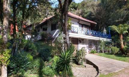 Casa 03 dormitórios, 275m² privativos, na Vila Suzana em Canela