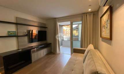 Apartamento 2 dormitórios, 81,89m² privativos, 1 vaga, no Centro de Gramado, uma quadra da Rua Coberta