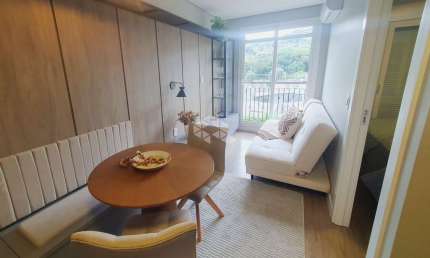Apartamento com 01 dormitório, uma vaga de garagem, 28,98m² privativos, no Centro de Gramado