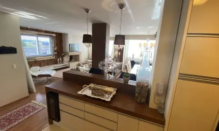 Apartamento 4 suítes, 255m² privativos, 2 vagas, no Centro de Gramado, próximo a Rua Coberta.