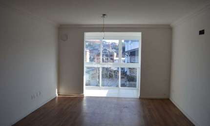 Apartamento 3 dormitórios, 146m² privativos, 2 vagas, no Centro de Gramado, a uma quadra da Rua Coberta