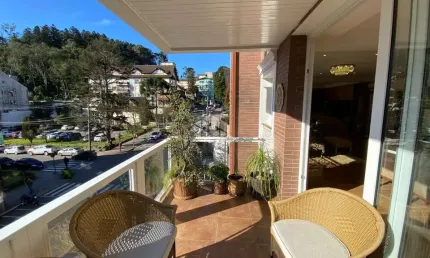 Apartamento 4 dormitórios/suítes, 215m², 3 vagas, a 50 metros da Rua Coberta de Gramado