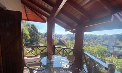 Apartamento 03 dormitórios, com 163m², 2 vagas, no coração de Gramado