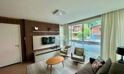 Apartamento 02 suítes, 147m² privativos, no Centro de Gramado, 2 vagas de garagem.