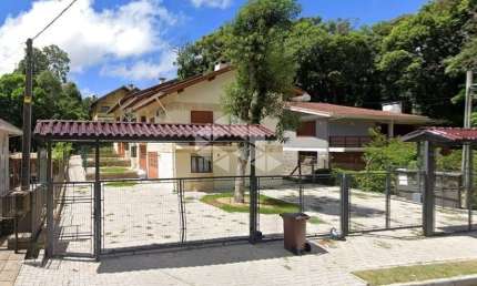 Casa 3 dormitórios no Bairro Ipê Amarelo, em Gramado
