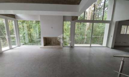 Casa com 3 suítes, 222,10m², 2 vagas de garagem, na Vila Suzana em Canela.